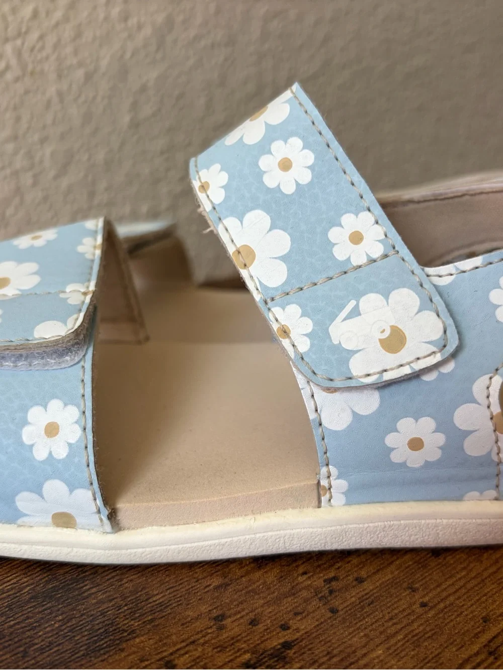 See Kai Run Girls 11 Jaylen Sandal Hook Loop Water Friendly Daisies Blue White